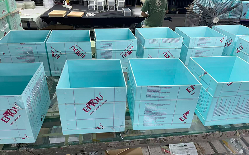 Wholesale & custom acrylic boxes, high clear with seamless bonding. Custom size, style and logo available. Factory direct supply, favorable bulk price.