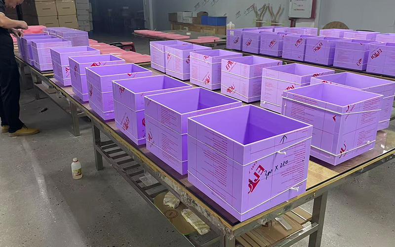 Wholesale & custom acrylic boxes, high clear with seamless bonding. Custom size, style and logo available. Factory direct supply, favorable bulk price.