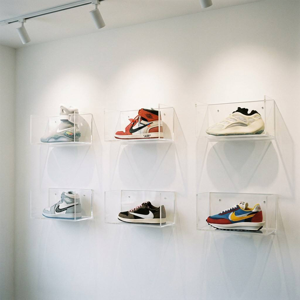 Wall Mount U-Shaped Clear Acrylic Sneaker Display Shelf
