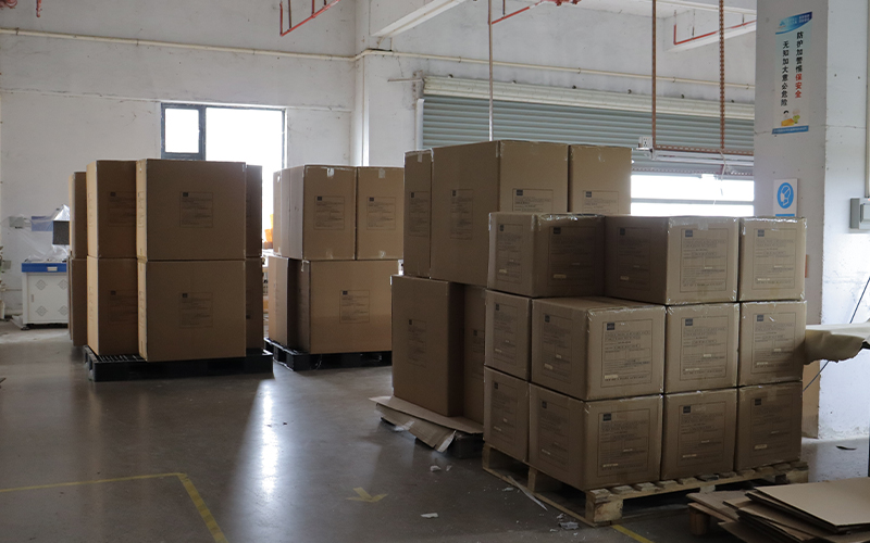 Factory warehouse stacked bulk carton packaging boxes for finished acrylic products