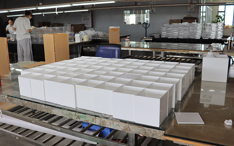 Bulk production of custom white acrylic display cubes for wholesale