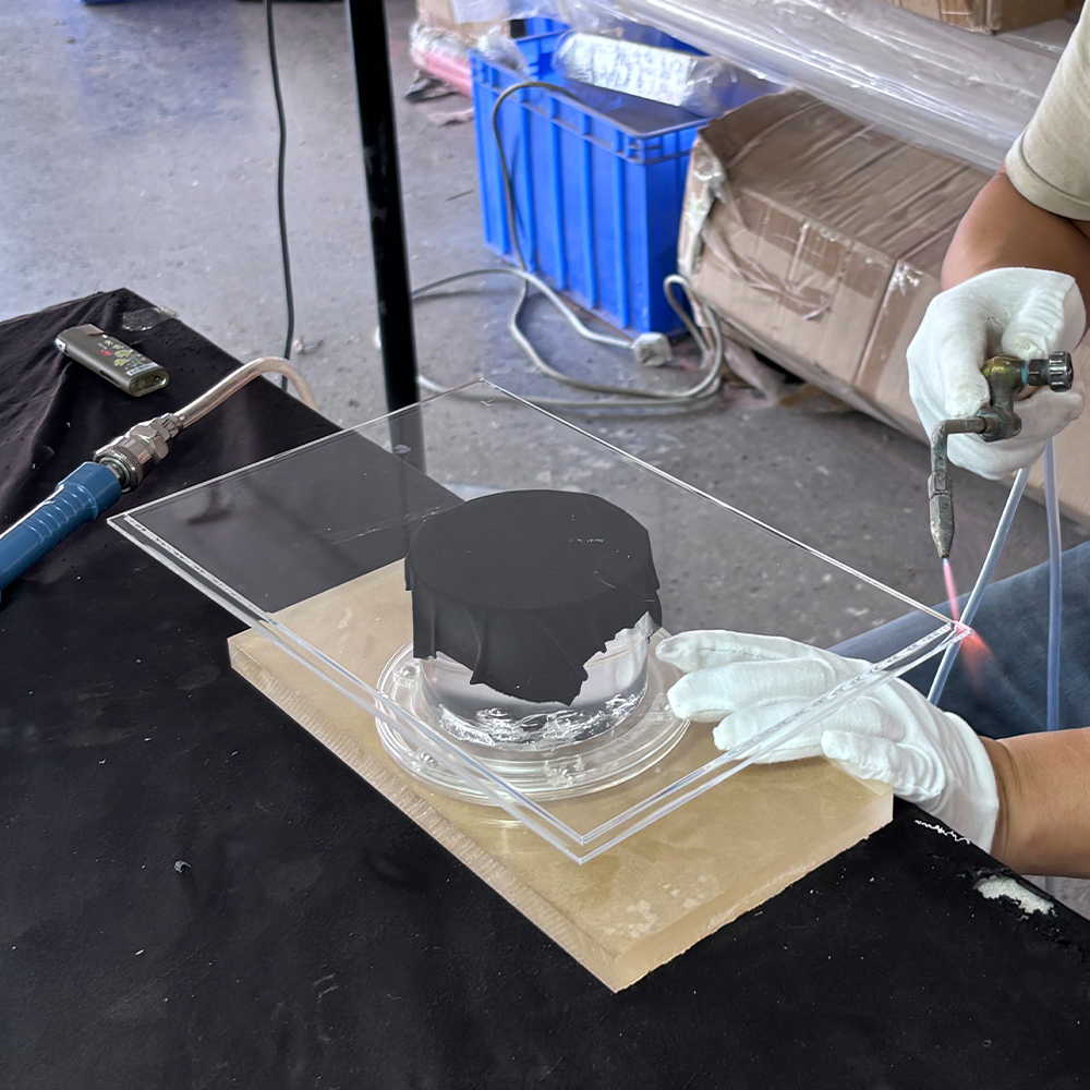 Dust-free bonding and precision assembly of high-end acrylic components.