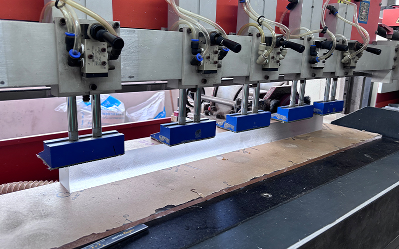 Industrial Multi-head CNC Machine Processing Heavy-gauge Acrylic Blocks, High-capacity Mass Production Factory, Precision Engineering