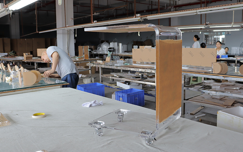 Large-scale-custom-acrylic-furniture-workshop-showcasing-OEM-manufacturing-capability.