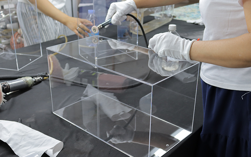Manual Polishing for Acrylic Box Edges, Hand-finished for Diamond Clarity