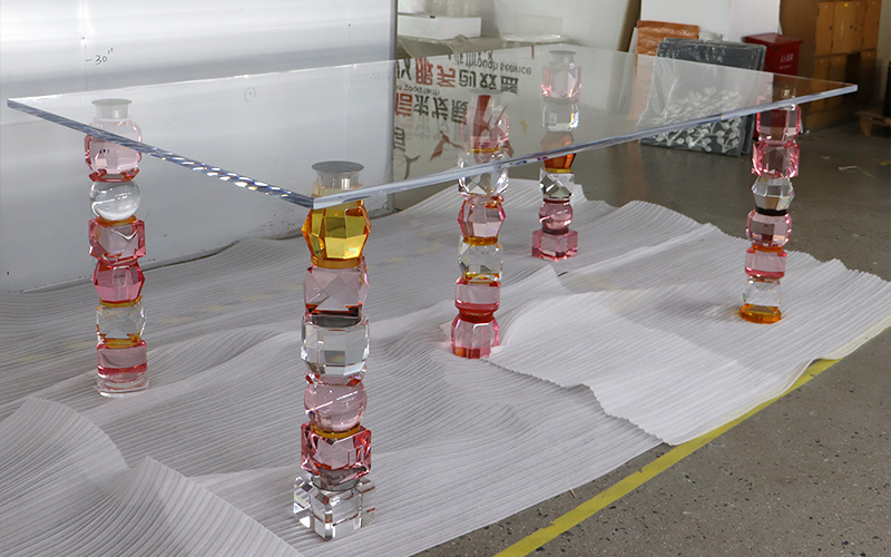 Modern-Luxury-Acrylic-Dining-Table-with-Faceted-Crystal-Legs-OEM-Manufacturer.