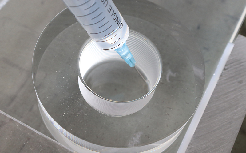 Precision Solvent Injection for Acrylic Bonding, Bubble-free