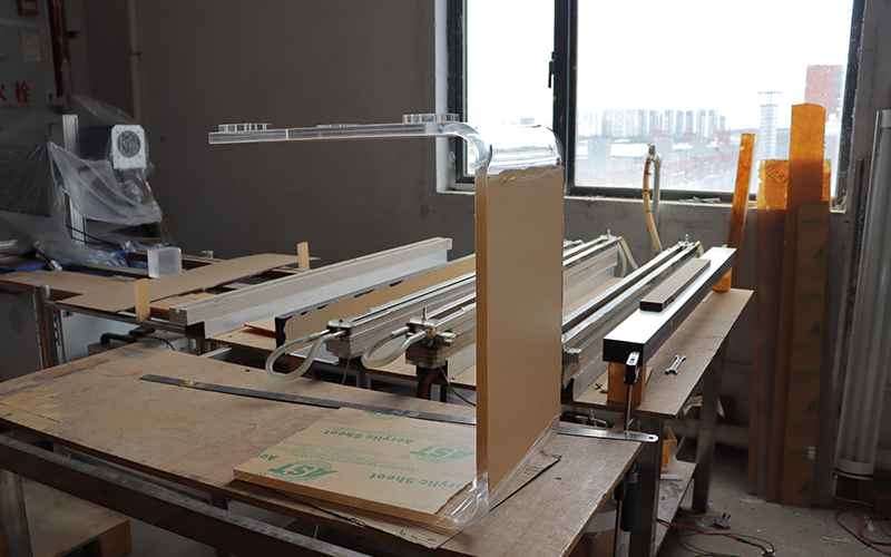 Thick-acrylic-block-with-vertical-precision-polishing-for-high-end-display-bases.