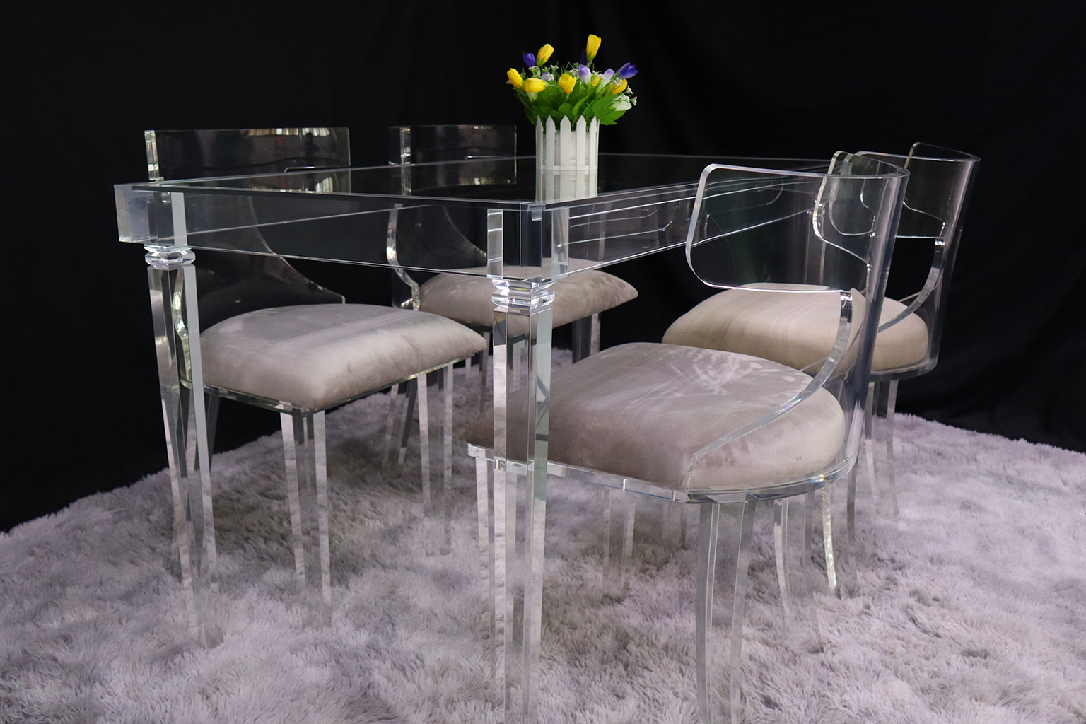 Clear Acrylic Dining Table and Transparent Chairs Set for Wholesale Hospitality Furniture Supply