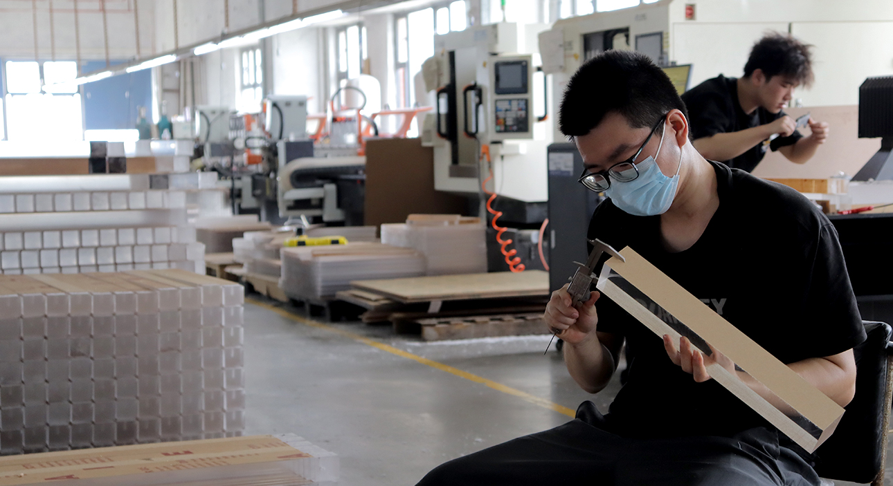 Precision Dimensional Inspection of Clear Acrylic Components in an OEM Manufacturing Facility