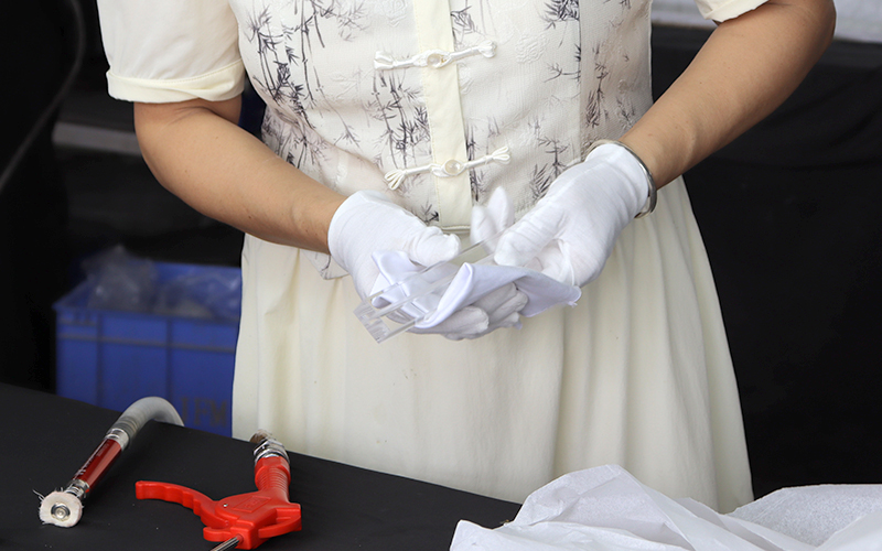 White-glove Inspection of Finished Acrylic Components in a Manufacturing Facility