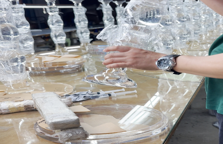 Acrylic furniture components hand assembled in factory, clear acrylic table parts bonding and quality check
