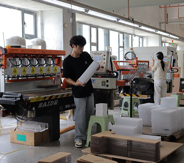 Acrylic-furniture-factory-production-workshop-1