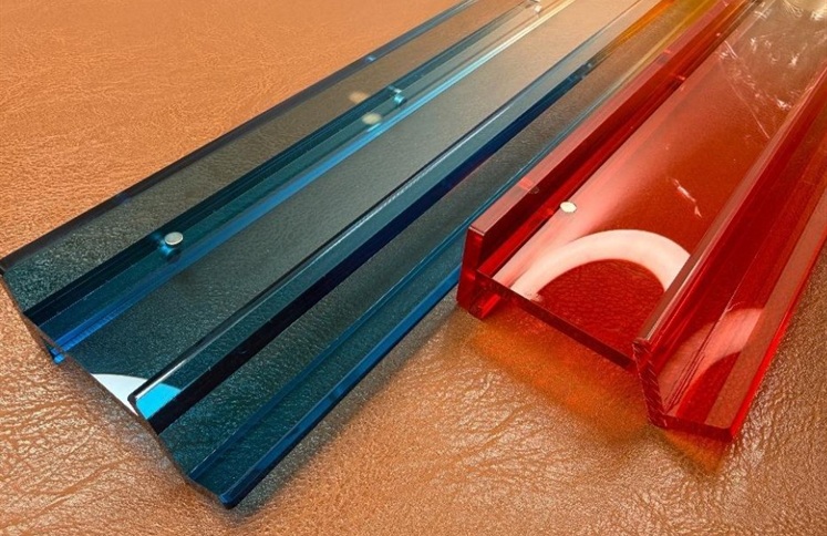 Colorful translucent acrylic mahjong tile racks with magnet detail