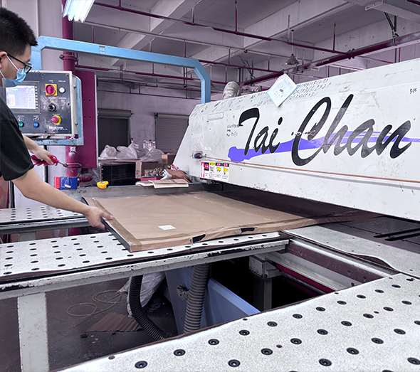 Industrial-press-processing-for-precision-cut-acrylic-sheets-and-custom-components
