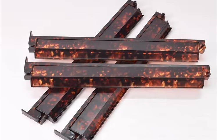 Tortoise shell patterned acrylic mahjong rack and pusher set