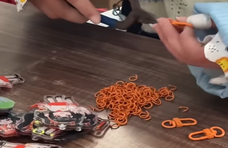 acrylic-keychain-assembly-with-metal-key-rings-connecting-chains-and-orange-clasp-hardware