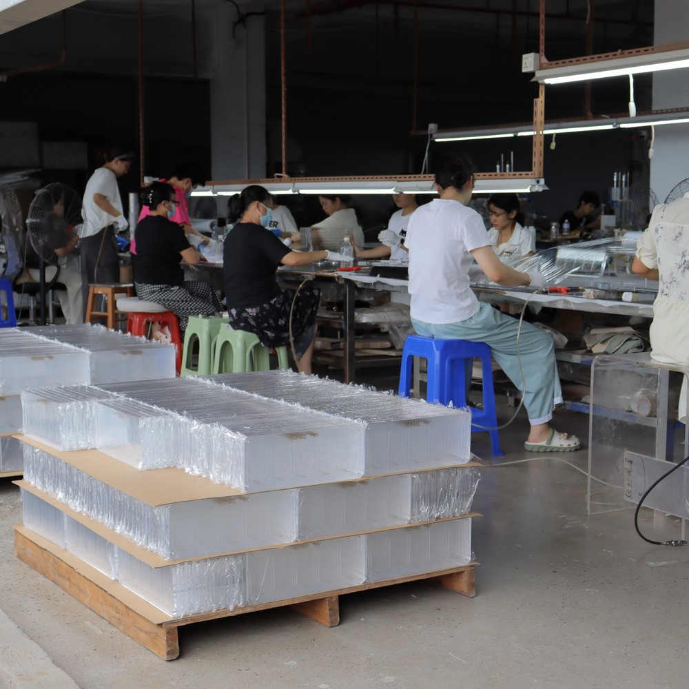acrylic-products-factory-assembly-and-packaging