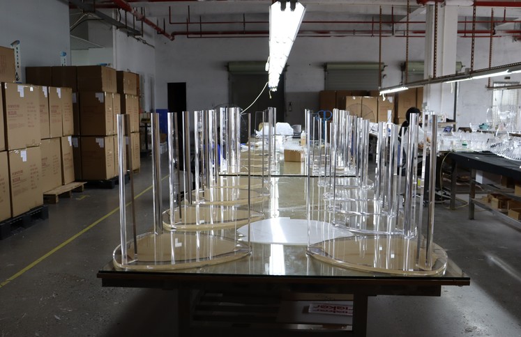 clear-acrylic-display-stands-factory