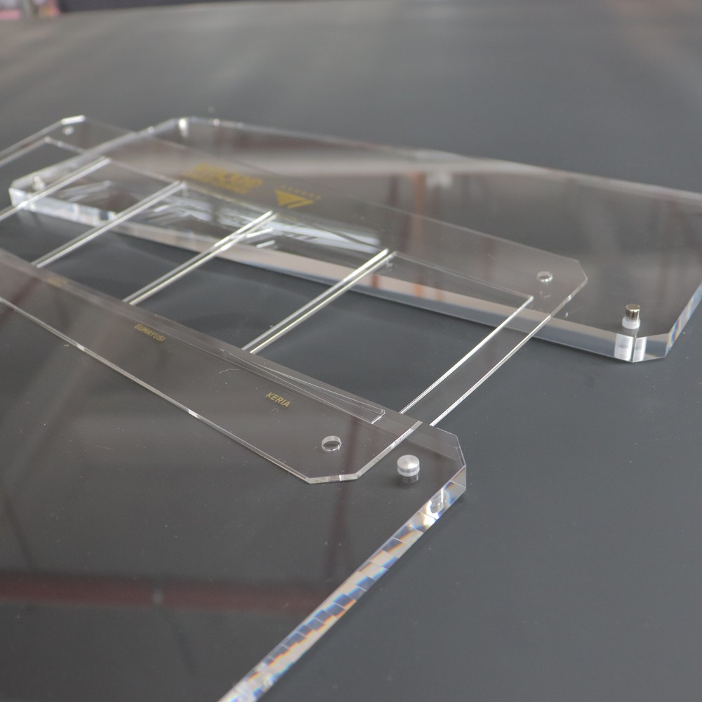 clear-acrylic-product-tray-detail