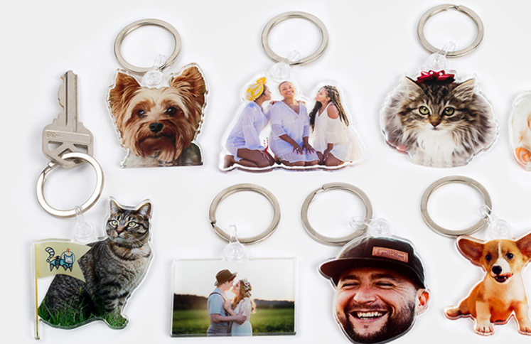 custom-photo-acrylic-keychains-with-metal-key-rings-and-connecting-hardware