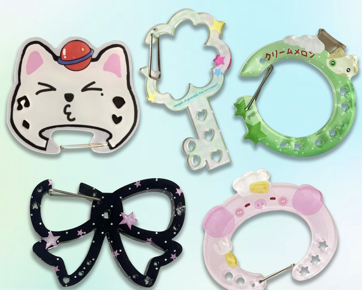 custom-shaped-acrylic-carabiner-keychains-for-gift-shop-wholesale