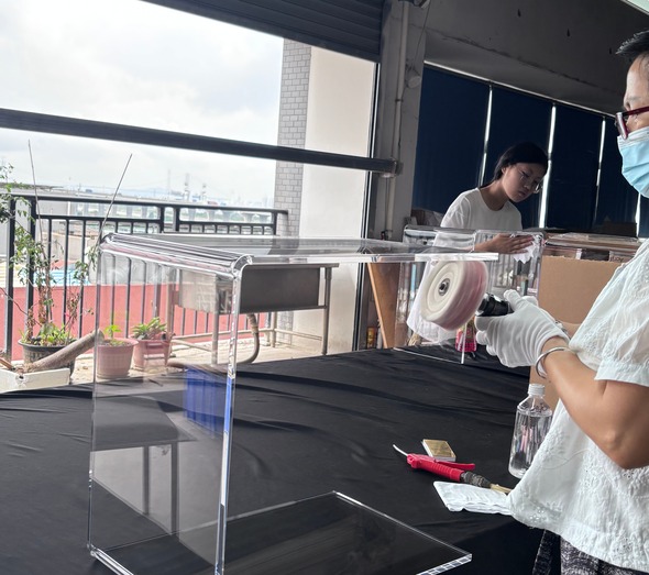 acrylic-c-table-hand-buffing-polishing-workshop