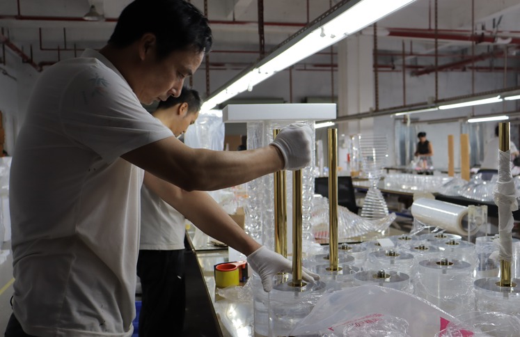 acrylic-disc-base-gold-rod-assembly-factory