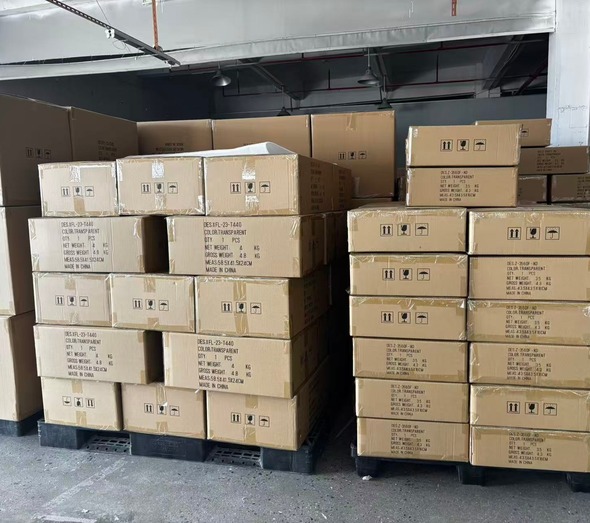 acrylic-furniture-export-cartons-warehouse-pallets