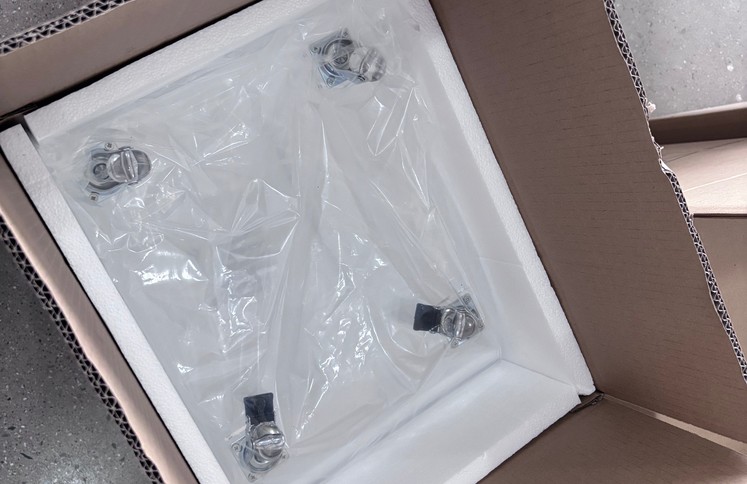 acrylic-product-packed-with-casters-and-protective-foam