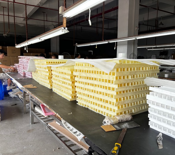 bulk-acrylic-mahjong-racks-factory-production-table
