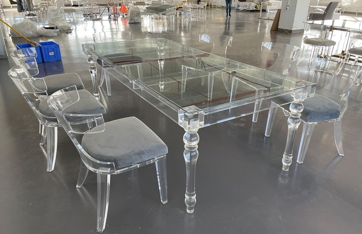 clear-acrylic-dining-table-turned-legs-chairs-set