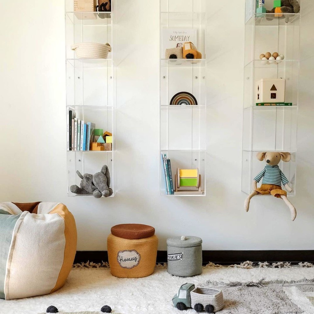 clear-acrylic-wall-mounted-tower-display-shelves