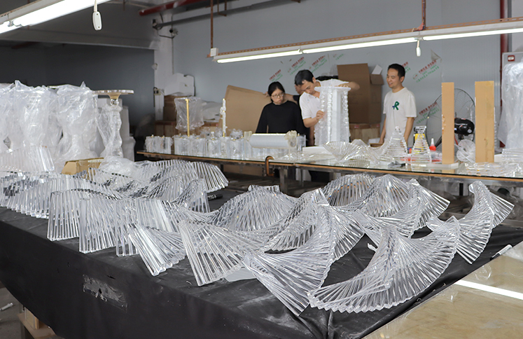 faceted-acrylic-fan-chair-backs-factory-production