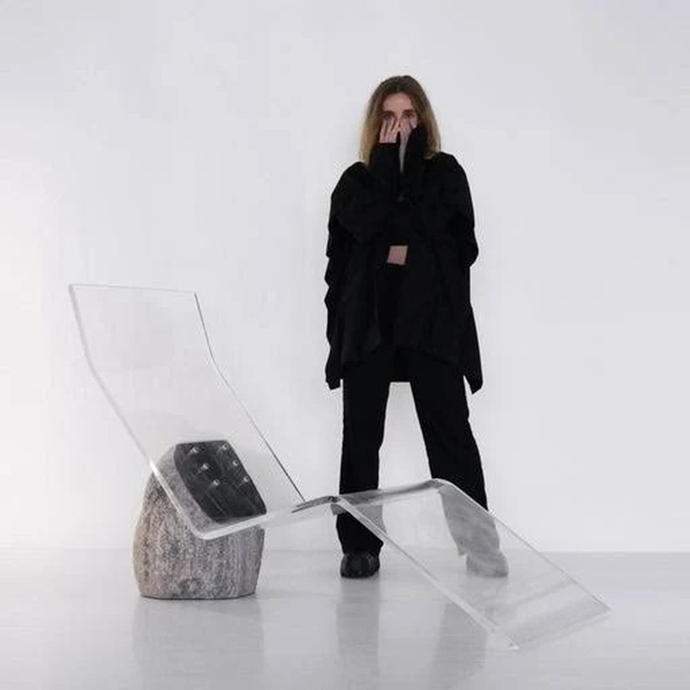 modern-acrylic-wave-lounge-chair-stone-base