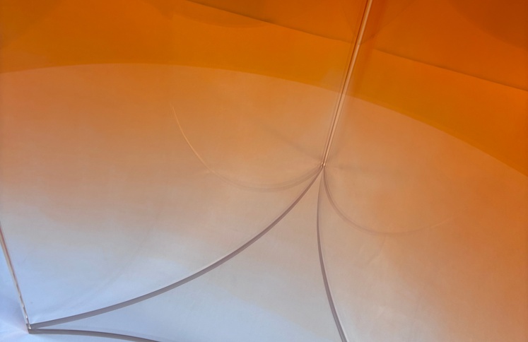 orange-gradient-acrylic-table-curved-joint-detail
