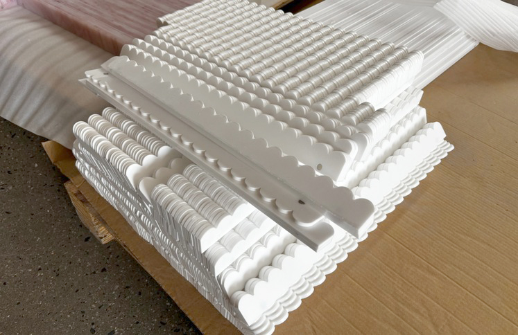 white-scalloped-edge-acrylic-mahjong-racks-stack